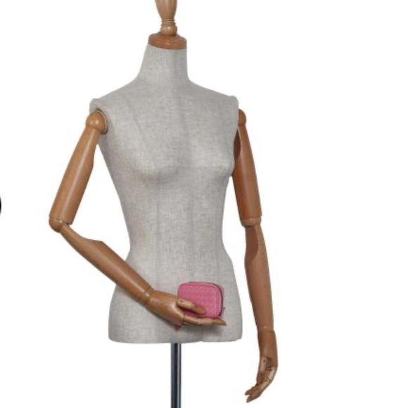 Authentic Bottega Veneta Intrecciato Leather Zip Around Wallet - Picture 2 of 16